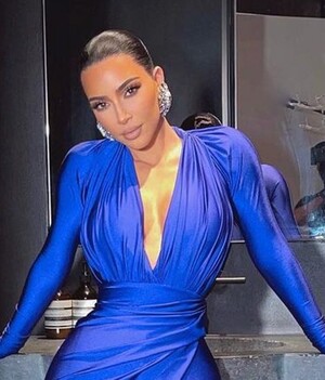Kim Kardashian y su look de la Navidad 2021. (Foto: Instagram).