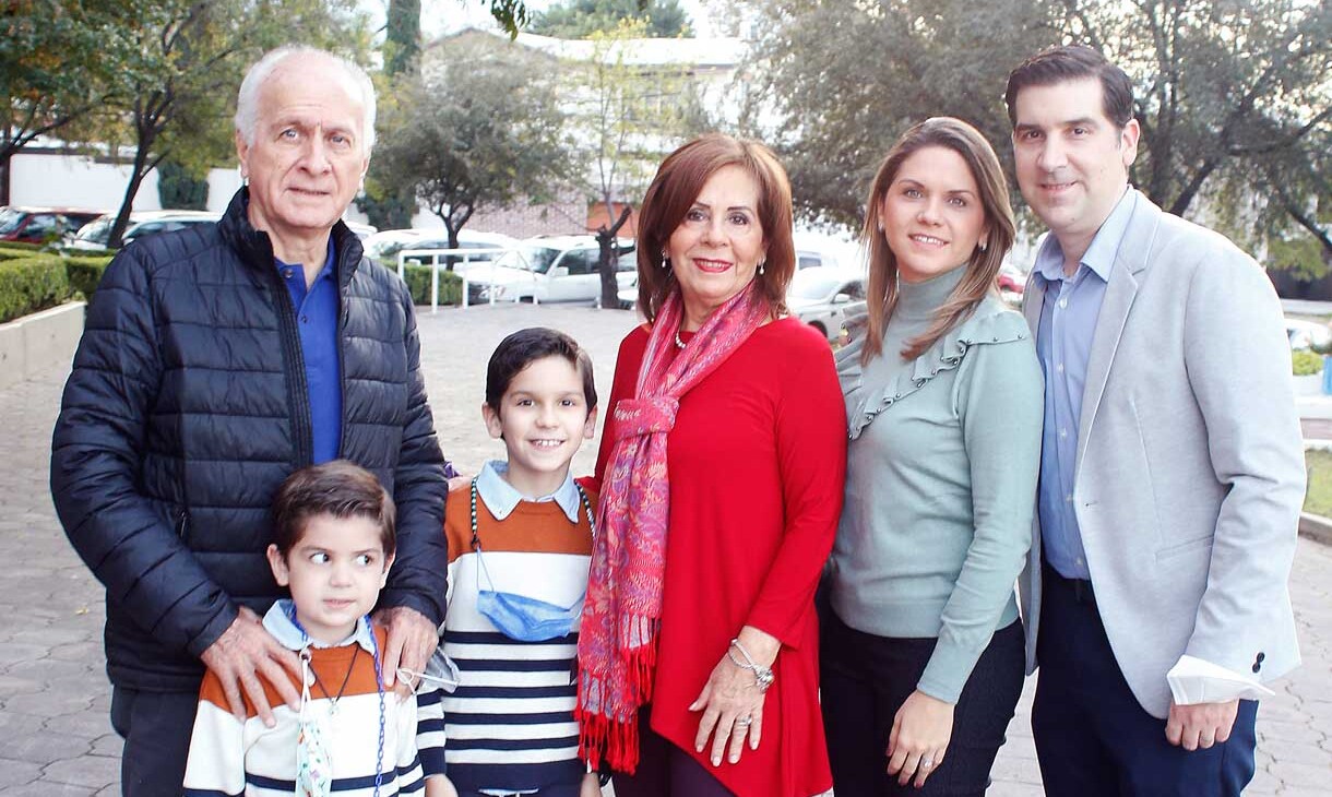 José Manuel Aguiar, Patricia Thompson, Patricia Aguiar, Sebastián  González, Alejandro González y Sebastián González