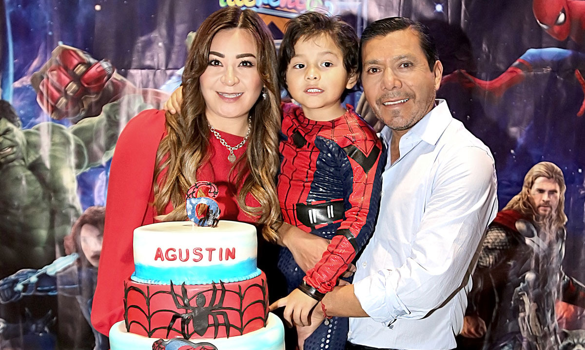 SANDRA BRAVO, AGUSTÍN EMILIANO LEÓN Y RODRIGO LEÓN (AXEL MÁRQUEZ)