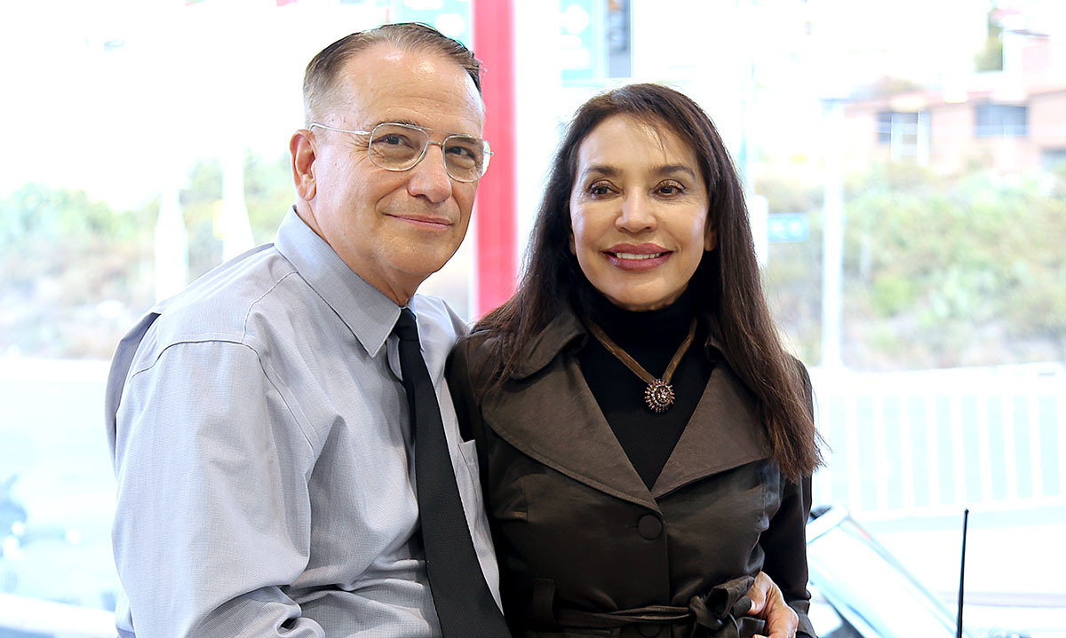 Jonah Yanaros y Elizabeth Nava