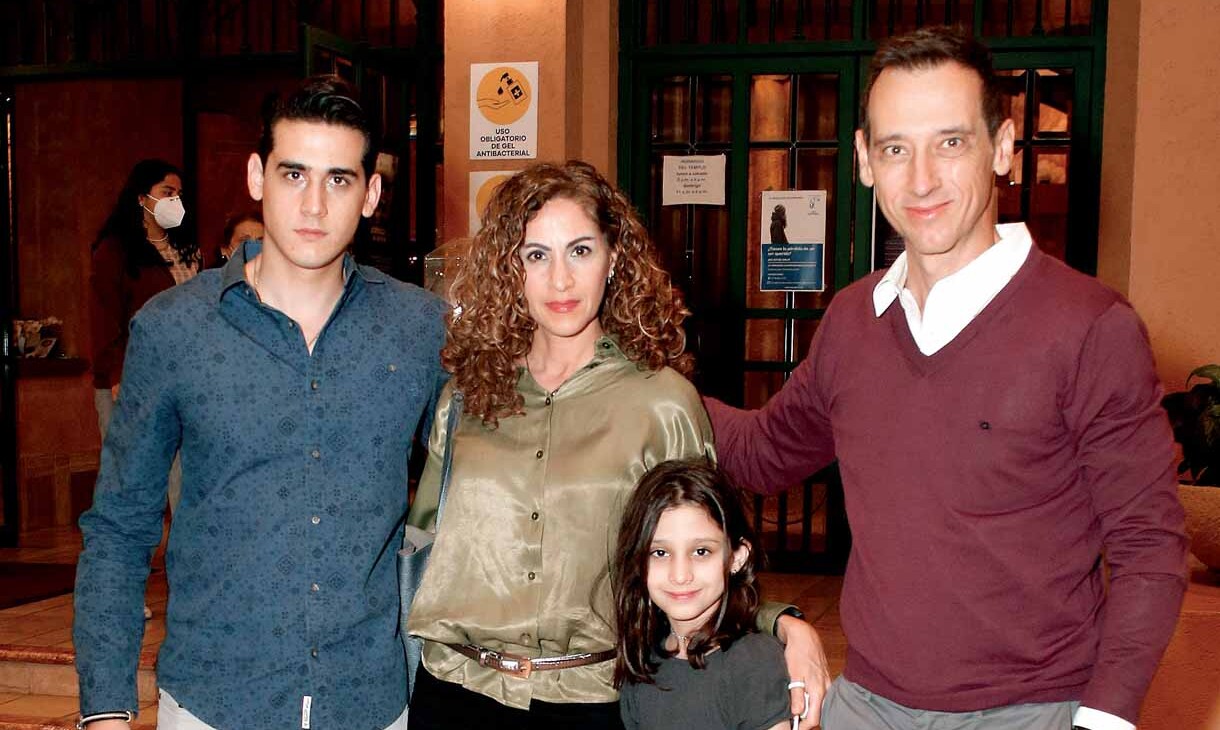 Eugenio Hinojosa, Edna Samia de Hinojosa, Natalia Hinojosa y Eugenio Hinojosa