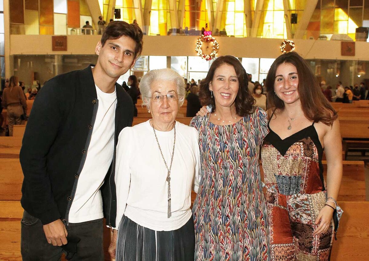 Lauro Martínez, Ángela de Cadavid, Patricia Cadavid y Gabriela Gutiérrez
