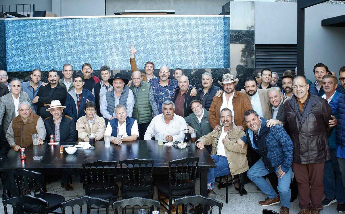 Marcial Herrera junto a sus invitados