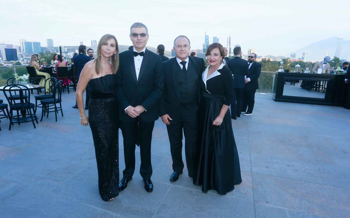 Silvia Peña de Pérez, Juan Carlos Pérez, Hugo García y Mirthala Garza de García