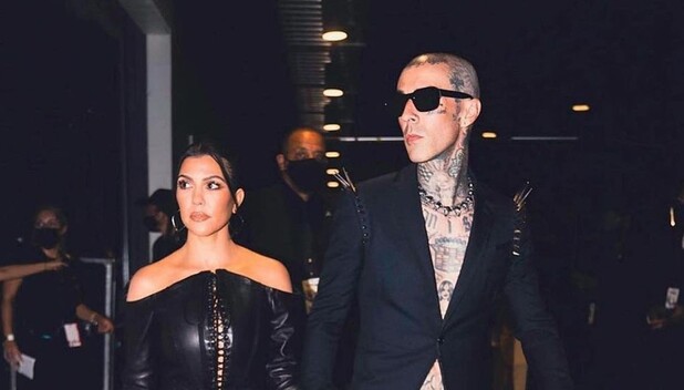 Kourtney Kardashian y Travis Barker. (Foto: Instagram).