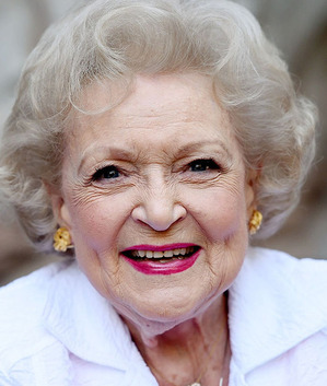 La actriz estadounidense Betty White cuenta con un humor único. (Foto: GQ México)