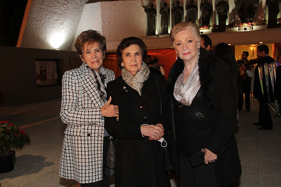 Esthelita Velásquez, Bertha Madrigal y Eugenia Rafols