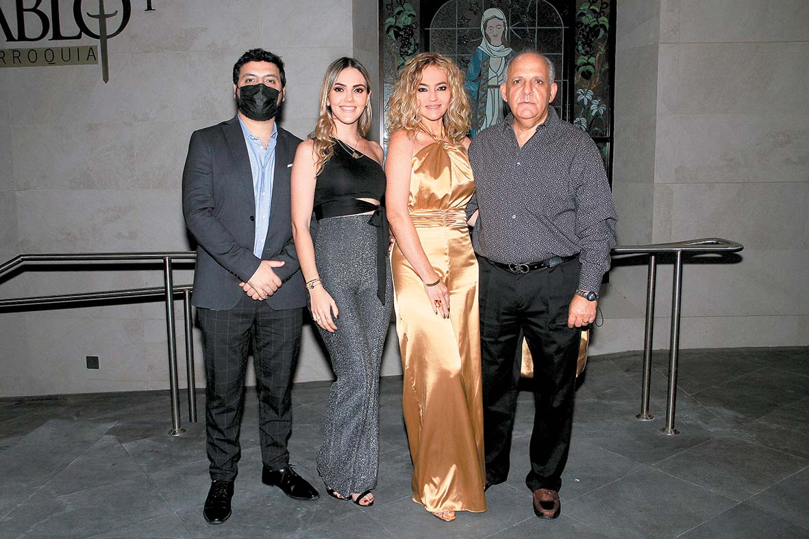 Juseff Manzur, Gladys Manzur, Gladys de Manzur y José Manzur / Foto: José Chang
