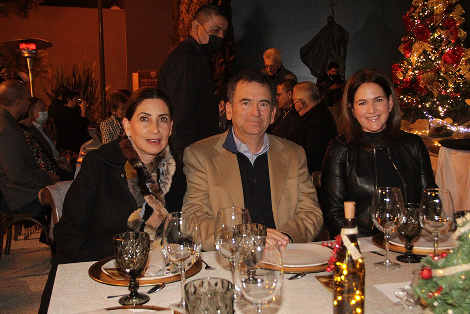 Martha Leaño, Álvaro Leaño y Maricarmen de Leaño.