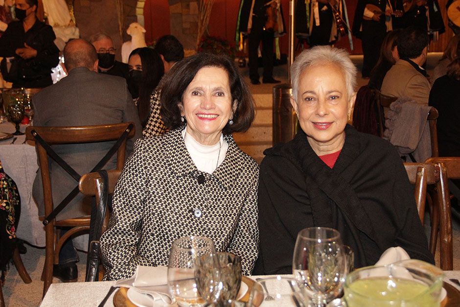 Mary Vera y Lupita Preciado.