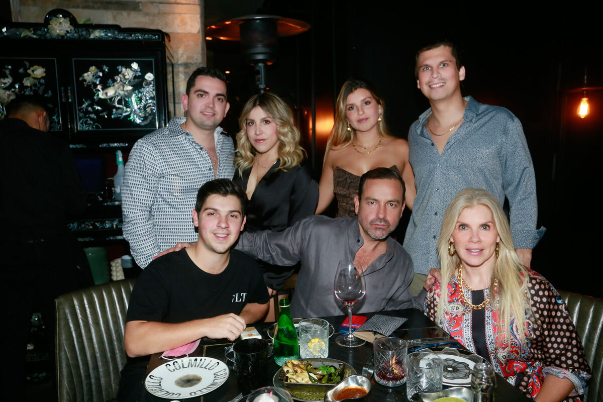 Carlos saldívar, Roberta martínez, Ivanna Martínez, Enrique Ayala, Diego Martínez, Rafael Martínez y Patricia Mantecón