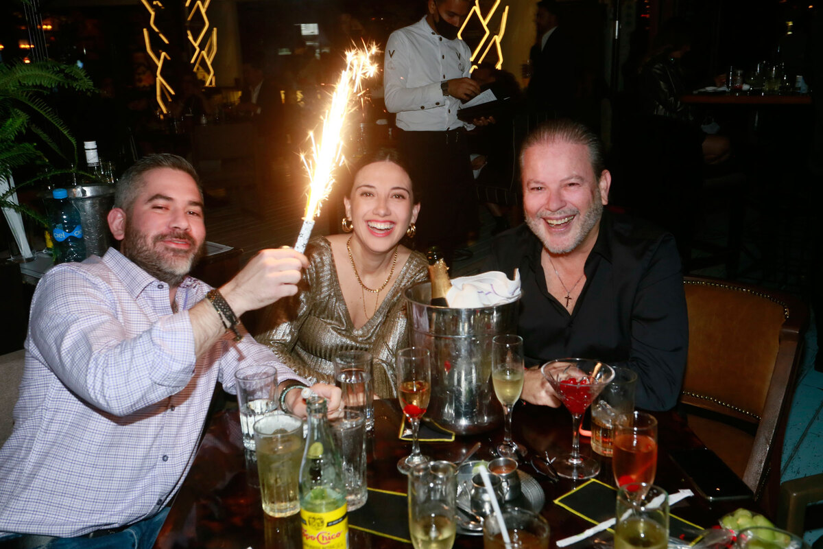 Daniel Carrazco, Mariana de Villanueva y Miguel Villanueva