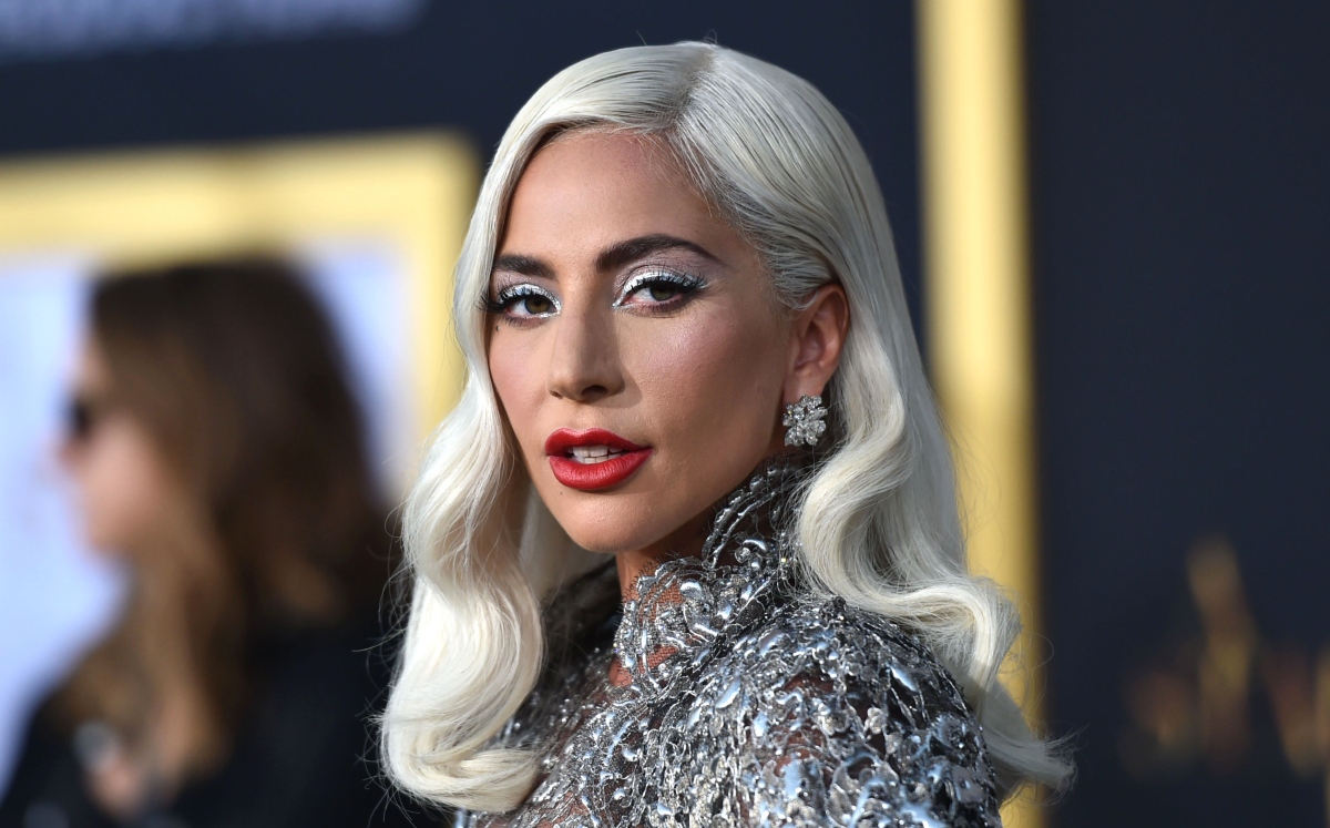 Ladu Gaga recibe su primer premio 2022 en minivestido Rodarte (Foto: Instagram)