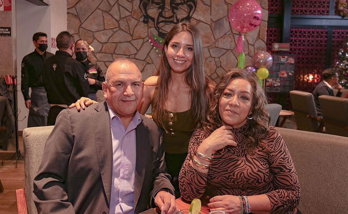 ARTUTO PACHECO, DANIELA PACHECO Y MARCELA CARBAJAL