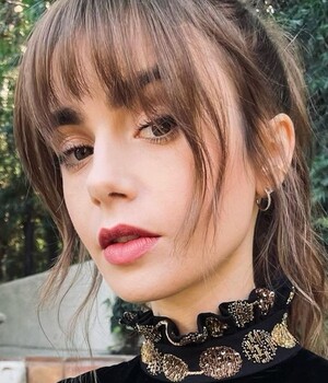 Lily Collins. Foto: Instagram
