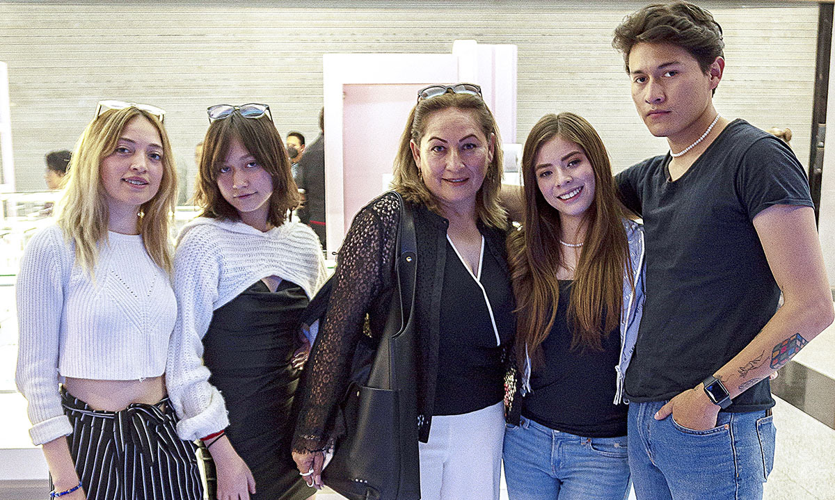 Zaira Limón, María del Carmen Limón, Sarah Limón y Edgar escamilla