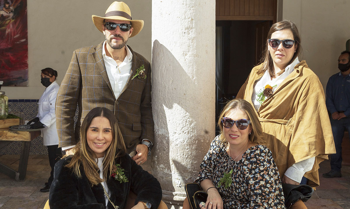 LUIS MIGUEL SOLÍS, ANDREA GONZÁLEZ, ANA GONZÁLEZ Y MARCELA GONZÁLEZ