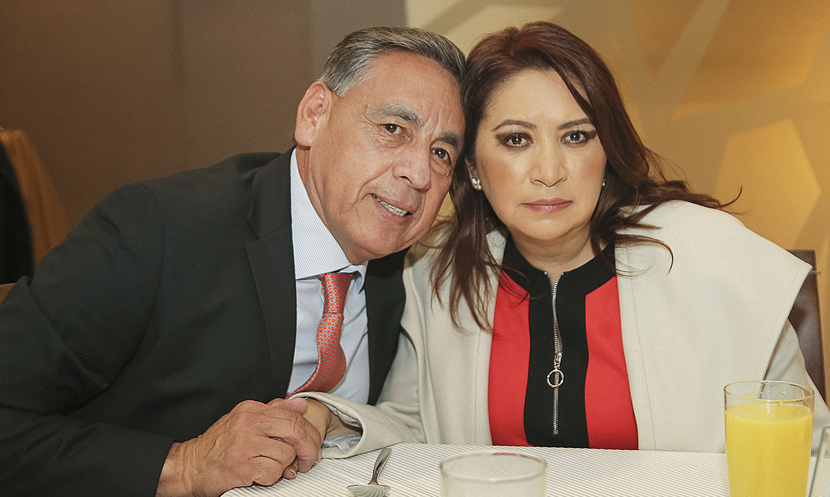 GREGORIO Y SANDRA ISLAS