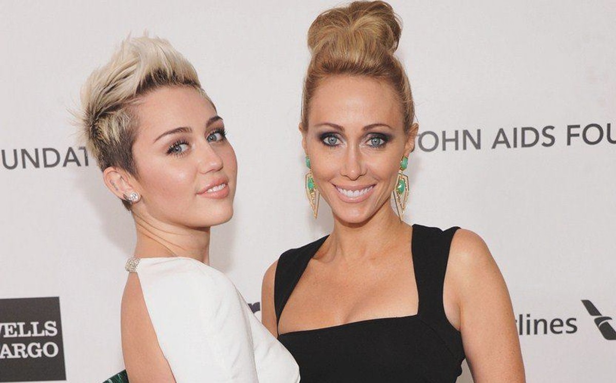 Miley Cyrus y su madre Tish Cyrus son idénticas.