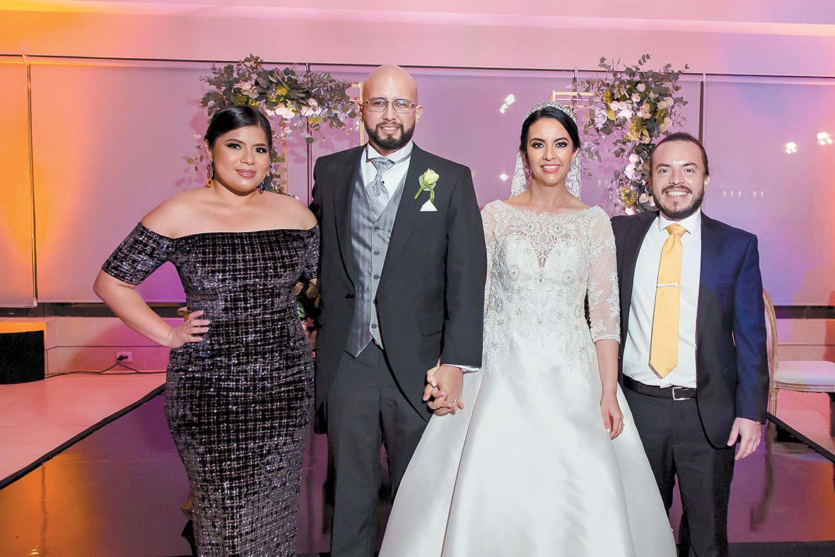 Jessica López, los novios, Ángel Alviso / Foto: José Chang