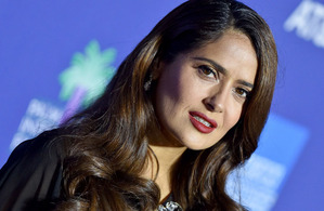 Salma lució un vestido diseñado por Balenciaga a la medida (Foto: Glamour)