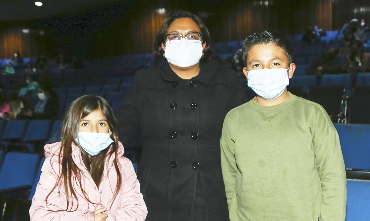 Chelsea Romero, Erika Cervantes y Erick Elías Hernández