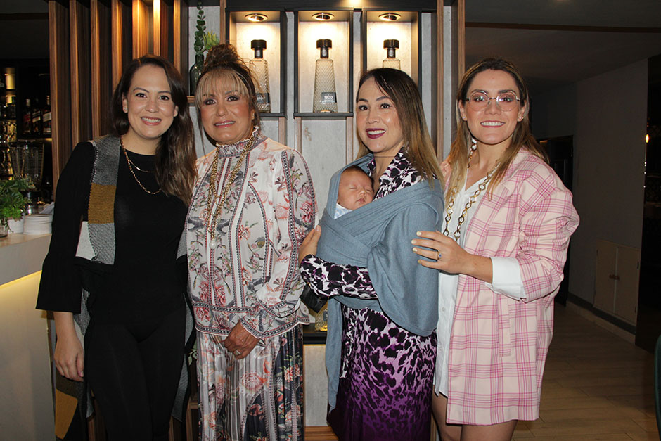 Yetzia Macías, Marcela Alcalá, Pablo Barba, Yadira Macías y Salma Barba.