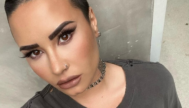 Demi Lovato reaparece tras salir de rehabilitación ¡y se ve irreconocible!