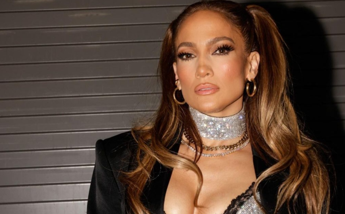 JLo y cómo llevar un bikini top de vinilo para cualquier ocasión (Foto: Instagram)
