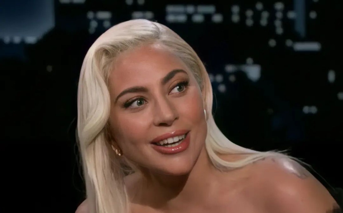 Lady Gaga luce mini vestido negro en show de Jimmy Kimmel. (Foto: Instagram).