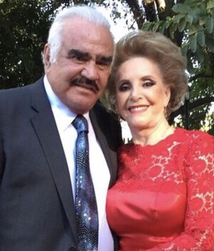 Vicente Fernández y Cuquita Abarca. Foto: Instagram