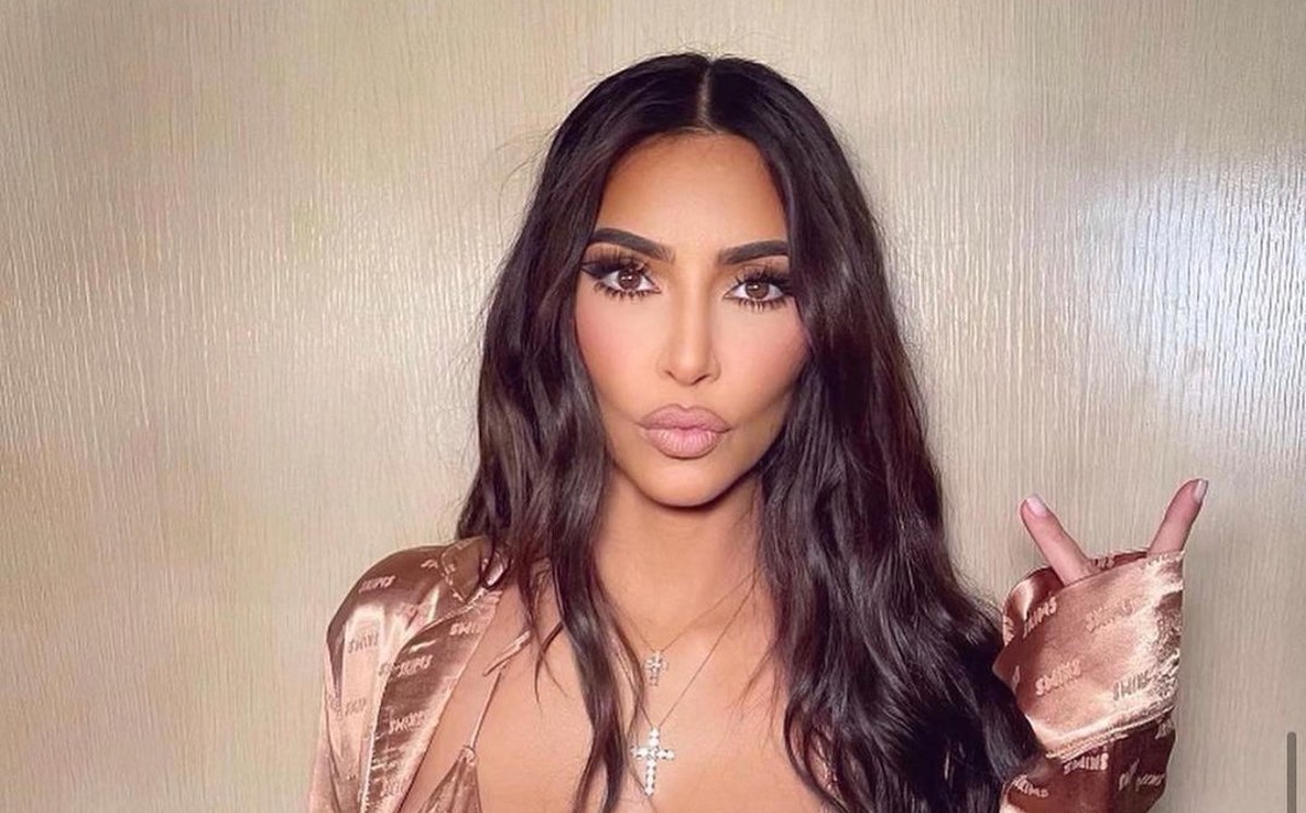 Kim Kardashian y el bikini rosa que será tendencia en primavera. (Foto: Instagram).