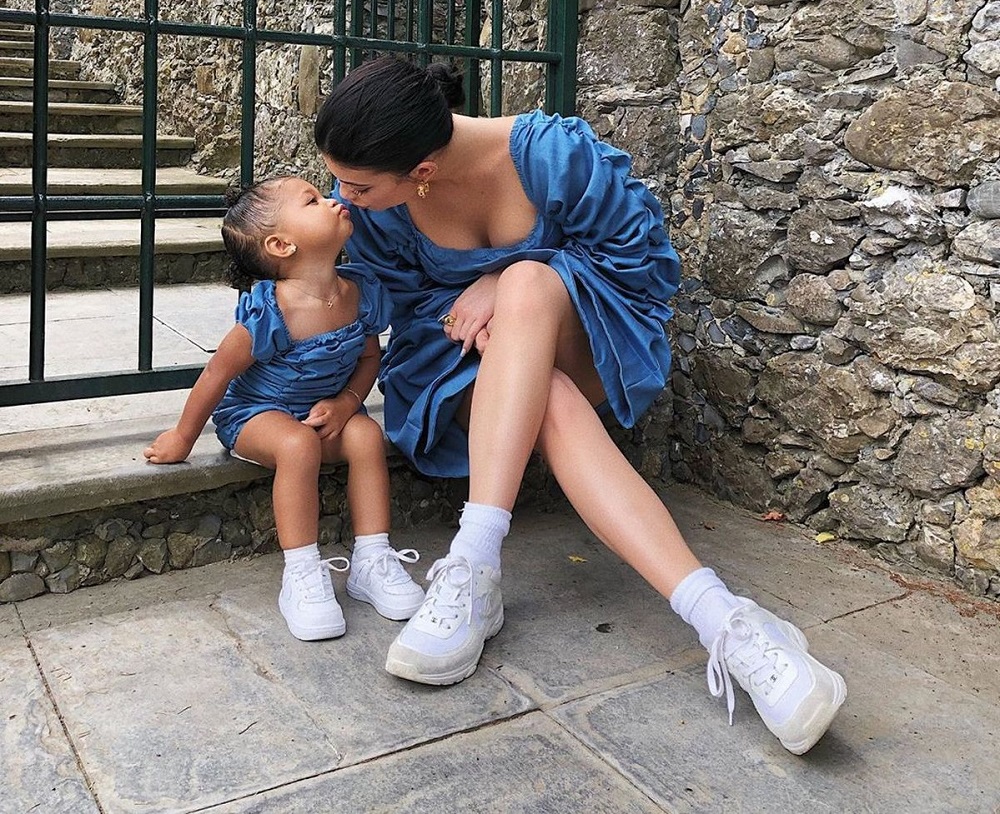Por supuesto, sus lujos vienen y están inspirados de su mamá: Kylie Jenner