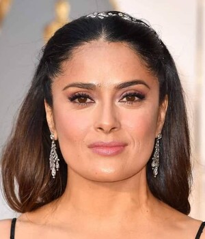 Salma Hayek celebra su belleza natural sin maquillaje. (Foto: Instagram).