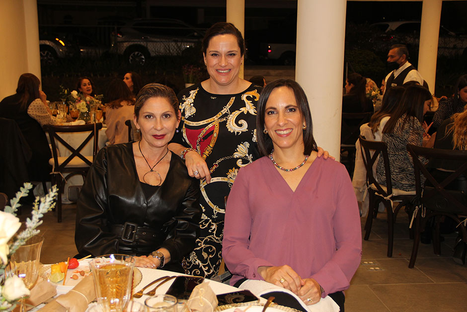 Ana Cecilia Blackmore, Carmen Garibi y Lula Contreras.