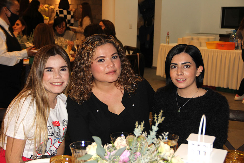Atziri Maziel, Eva Villanueva y María Inés Aceves.
