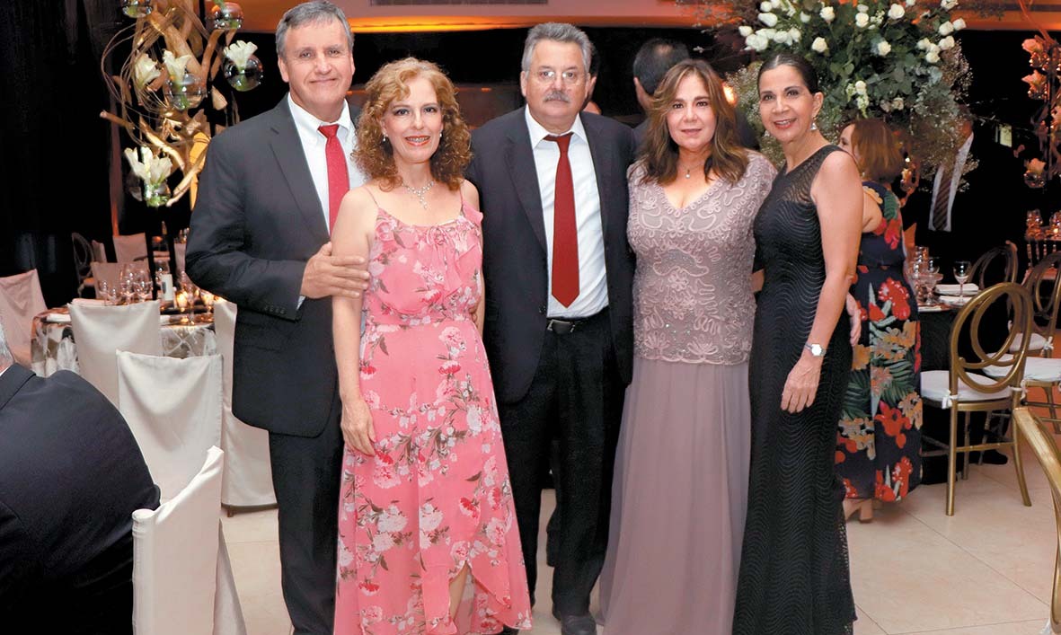 Antonio Castro, Renata de Castro, Humberto Sosa, Marú de Sosa y Paty García / Fotos: Dennis Hernández