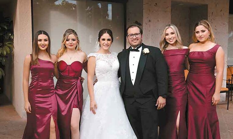 María Benavides, Barbára Quintero, los novios, Roberta Flores y Andrea Elizondo / Foto: Tatiana Capacha