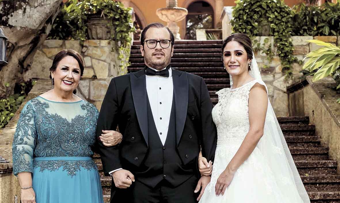 Yoko de García y los novios / Foto: Tatiana Capacha
