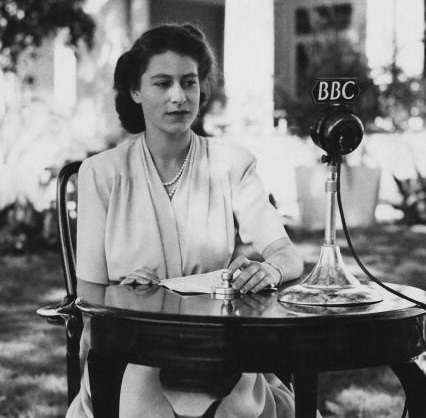 En su cumpleaños número 21, mientras viajaba por Sudáfrica dio un discurso por radio en el que se comprometió a servir a la Commonwealth británica, ¿l
