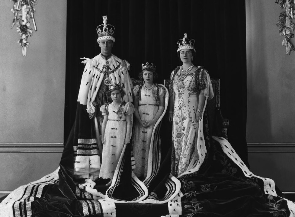 Aquí, la familia del rey Jorge VI posó para un retrato oficial de coronación