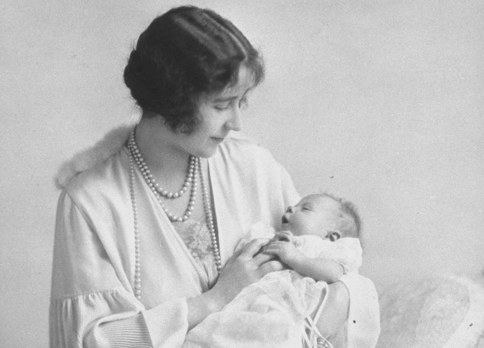 La Reina Isabel nació como la Pirncesa 	Isabel Alejandra María, primogénita de la Reina Isabel I y Jorge VI