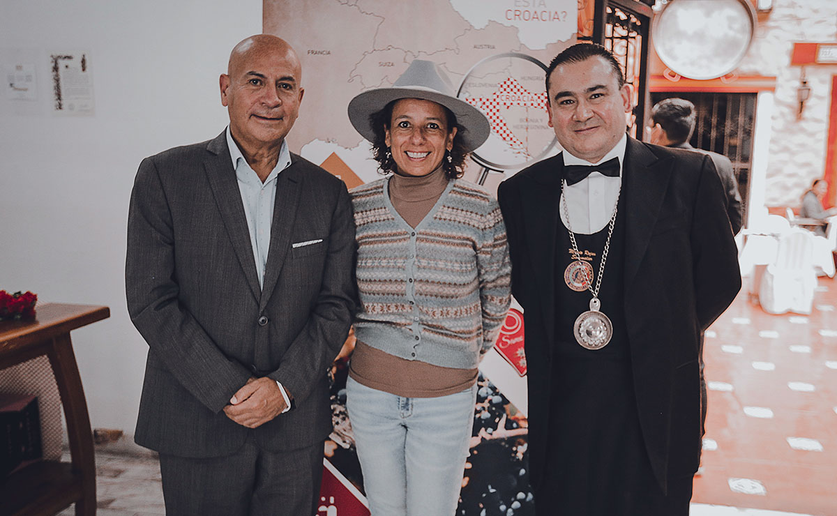 Víctor Absalón, Patricia Velasco y Mario Rojas
