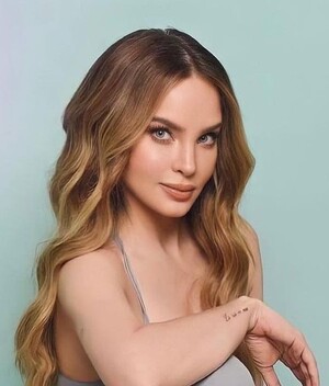 Belinda sorprende con un look nude. (Foto: Instagram).