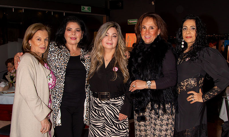 Rosa María Cabrera, Doris Villagomez, Coni Villagomez, Gely Campos y Yanira de Vera
