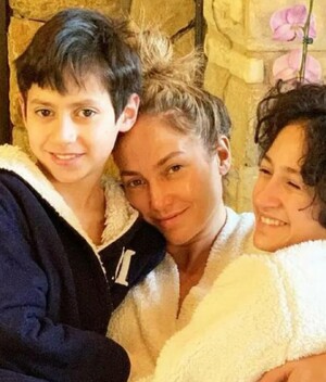 Jennifer Lopez y sus mellizos