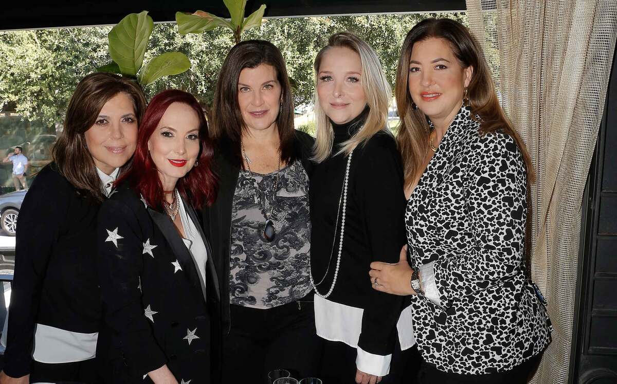 Laila Chaya, mónica García de Moyeda, Ivonne Isa de Dieck, Adriana Zavala de Cortázar y Laura Valle de Flores