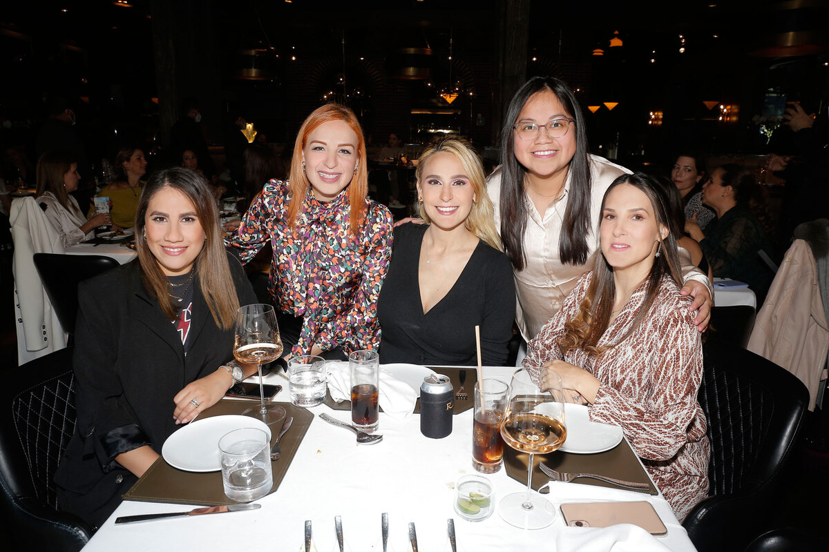 Samantha Covarrubias, Paola García de Nava, Karen Nava, Marisol González y Lorena de la Garza