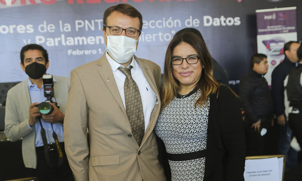 ELIZABETH MONRIBOT Y RAUL KENEDY