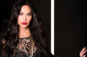 Megan Fox y su dramático look con corsé en el show de Jimmy Choo (Foto: Instagram)